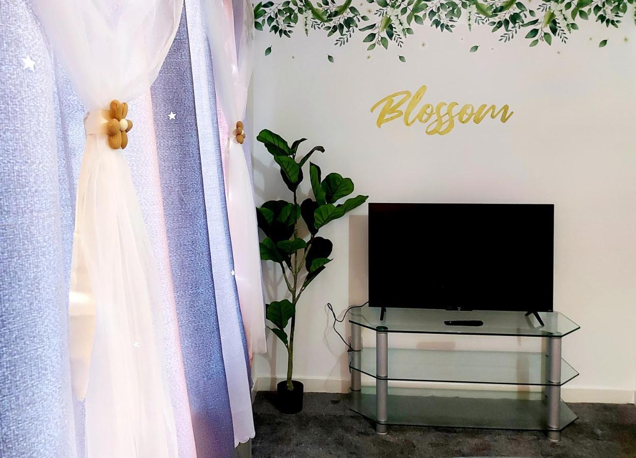 The Blossom - Largs Buitenkant foto